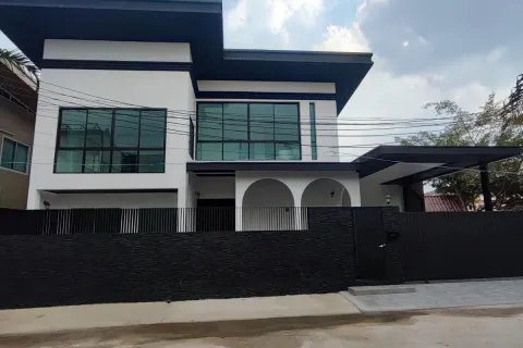 Casa de 4 dormitorios en Pattaya, Tailandia № 211883 - foto 14