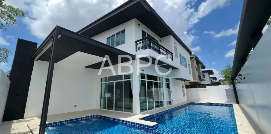 Casa de 4 dormitorios en Pattaya, Tailandia № 211883