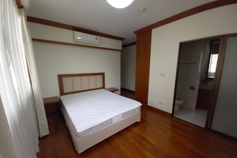 Condo in Bangkok, Thailand, 4 bedrooms  № 157512 - photo 14