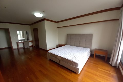 Condo in Bangkok, Thailand, 4 bedrooms  № 157512 - photo 16