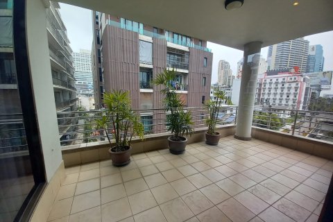 Condo in Bangkok, Thailand, 4 bedrooms  № 157512 - photo 27