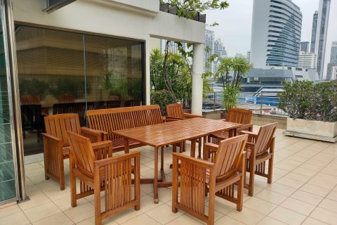 Condo in Bangkok, Thailand, 4 bedrooms  № 157512 - photo 2