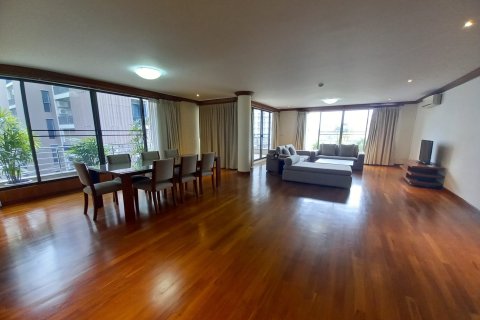 Condo in Bangkok, Thailand, 4 bedrooms  № 157512 - photo 23