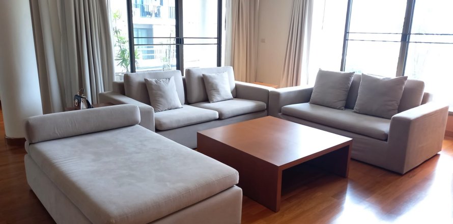 Condo in Bangkok, Thailand, 4 bedrooms  № 157512