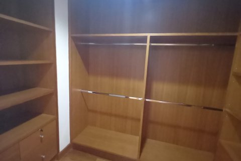 Condo in Bangkok, Thailand, 4 bedrooms  № 157512 - photo 11