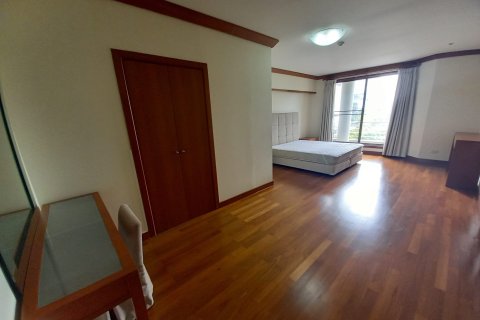 Condo in Bangkok, Thailand, 4 bedrooms  № 157512 - photo 20