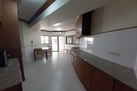 Condo in Bangkok, Thailand, 4 bedrooms  № 157512 - photo 25