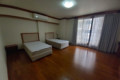 Condo in Bangkok, Thailand, 4 bedrooms  № 157512 - photo 9