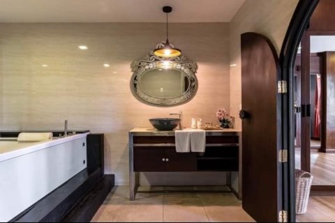 Condo in Bangkok, Thailand, 4 bedrooms  № 157516 - photo 15