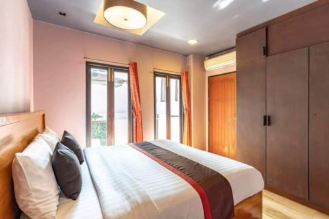 Condo in Bangkok, Thailand, 4 bedrooms  № 157516 - photo 16