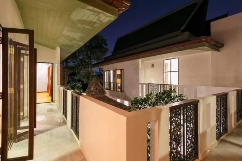 Condo in Bangkok, Thailand, 4 bedrooms  № 157516 - photo 4