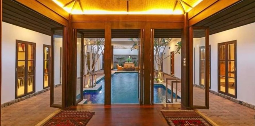 Condo in Bangkok, Thailand, 4 bedrooms  № 157516