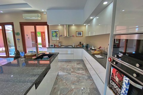 Villa in Pran Buri, Thailand 3 bedrooms № 168735 - photo 10