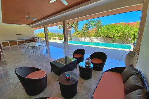 Villa in Pran Buri, Thailand 3 bedrooms № 168735 - photo 6