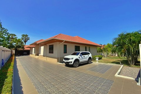 Villa in Pran Buri, Thailand 3 bedrooms № 168735 - photo 8