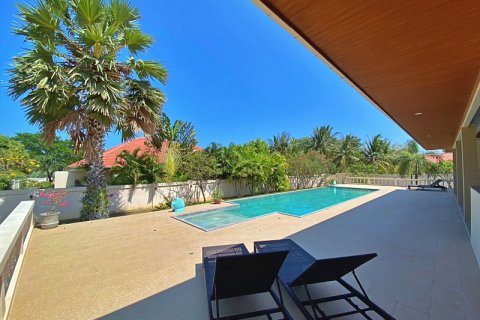 Villa in Pran Buri, Thailand 3 bedrooms № 168735 - photo 3