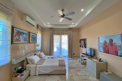 Villa in Pran Buri, Thailand 3 bedrooms № 168735 - photo 16
