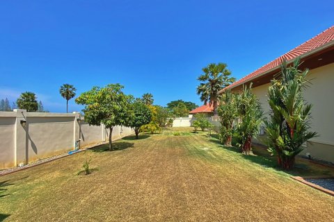 Villa in Pran Buri, Thailand 3 bedrooms № 168735 - photo 19