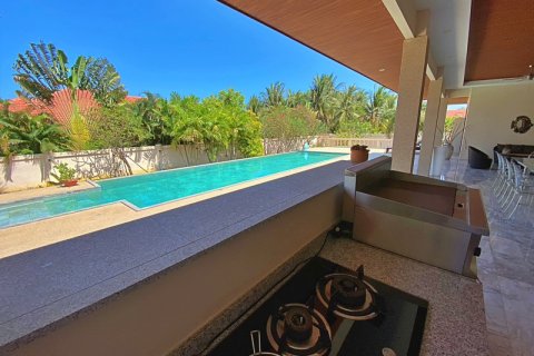 Villa in Pran Buri, Thailand 3 bedrooms № 168735 - photo 4