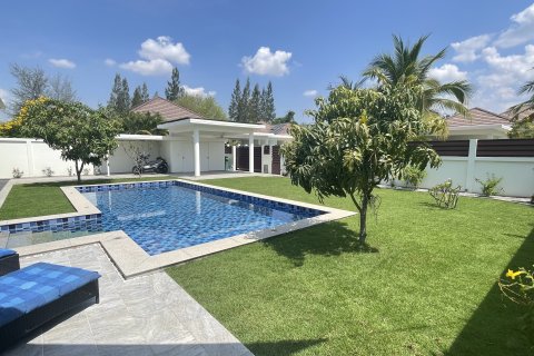 Villa in Hua Hin, Thailand 2 bedrooms № 168733 - photo 2