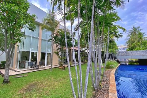 Villa in Cha-am, Thailand 4 bedrooms № 168730