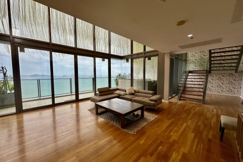 Penthouse in Pattaya, Thailand 5 bedrooms № 169449 - photo 2