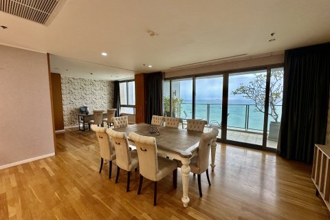 Penthouse in Pattaya, Thailand 5 bedrooms № 169449 - photo 10