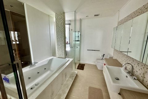 Penthouse in Pattaya, Thailand 5 bedrooms № 169449 - photo 15
