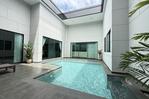 Villa in Pattaya, Thailand 3 bedrooms № 154181 - photo 1