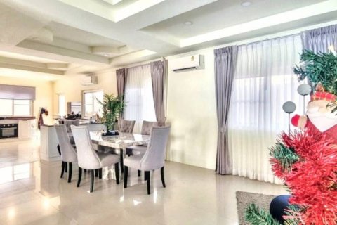 Villa in Pattaya, Thailand 3 bedrooms № 119006 - photo 5