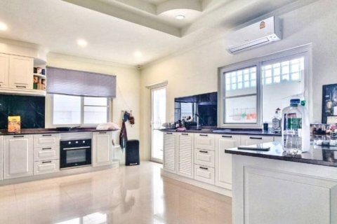 Villa in Pattaya, Thailand 3 bedrooms № 119006 - photo 9