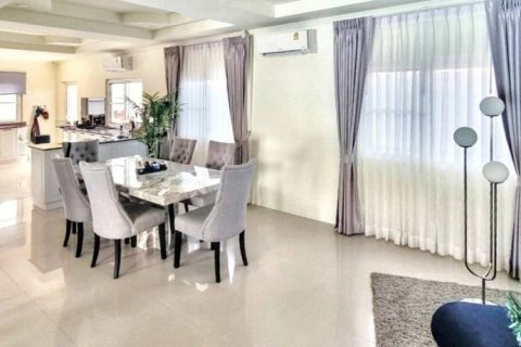 Villa in Pattaya, Thailand 3 bedrooms № 119006 - photo 4