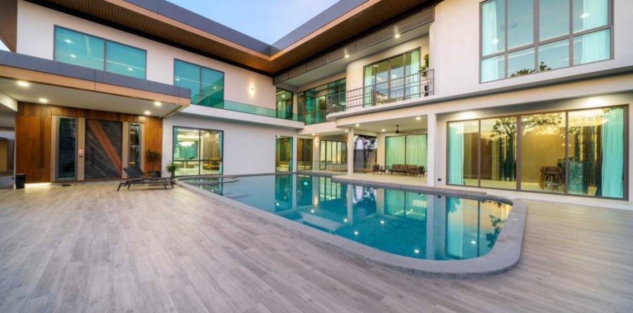 Villa in Bang Lamung, Thailand 6 bedrooms № 119005