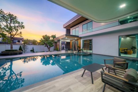 Villa in Bang Lamung, Thailand 6 bedrooms № 119005 - photo 10