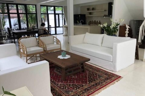 Condo in Bangkok, Thailand, 2 bedrooms  № 157571 - photo 14