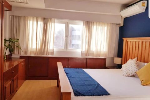 Condo in Bangkok, Thailand, 2 bedrooms  № 157572 - photo 2