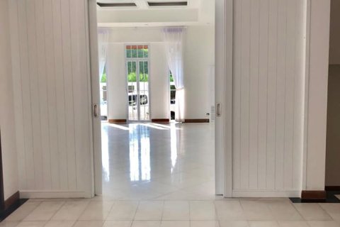 House in Bangkok, Thailand 6 bedrooms № 157573 - photo 5