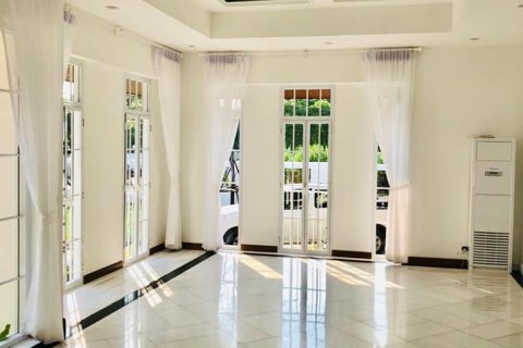 House in Bangkok, Thailand 6 bedrooms № 157573 - photo 6