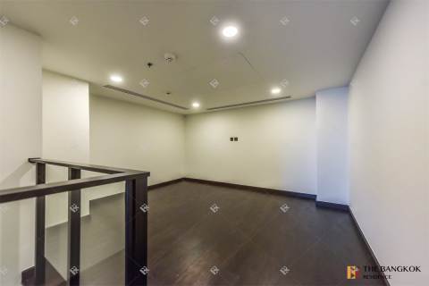 Condo in Bangkok, Thailand, 3 bedrooms № 209851 - photo 6