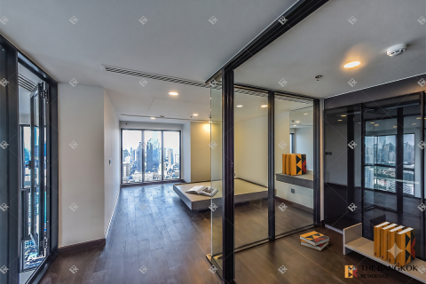 Condo in Bangkok, Thailand, 3 bedrooms № 209851 - photo 1