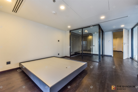Condo in Bangkok, Thailand, 3 bedrooms № 209851 - photo 4