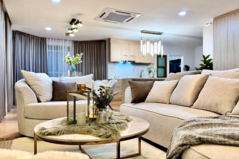 Villa in Pattaya, Thailand 3 bedrooms № 161598 - photo 9