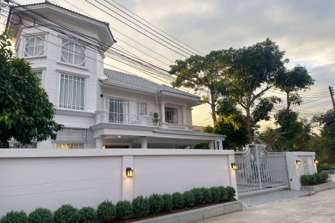 Villa in Pattaya, Thailand 3 bedrooms № 161598 - photo 6
