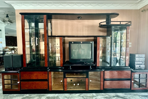 House in Bangkok, Thailand 6 bedrooms № 190436
