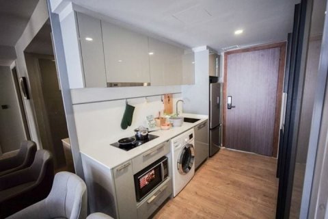 Studio in the Condo in Phaya Thai, Bangkok, Thailand  № 147885 - photo 16