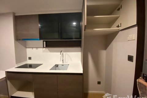 Studio in the Condo in Phaya Thai, Bangkok, Thailand  № 147885 - photo 9