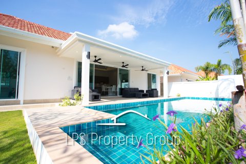Villa in Hua Hin, Thailand 3 bedrooms № 168493 - photo 2