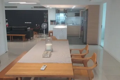 Condo in Watthana, Bangkok, Thailand, 3 bedrooms № 215608 - photo 5