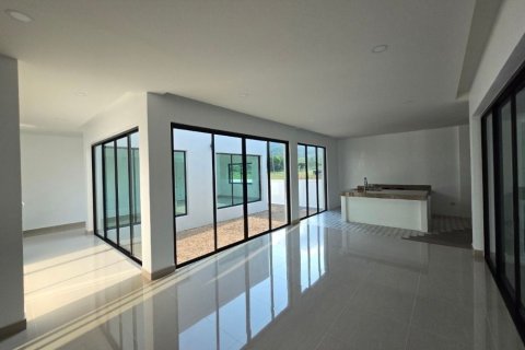 House in Pattaya, Thailand 3 bedrooms № 172057 - photo 3