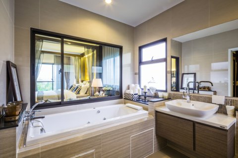 Villa in Pattaya, Thailand 4 bedrooms № 209694 - photo 9